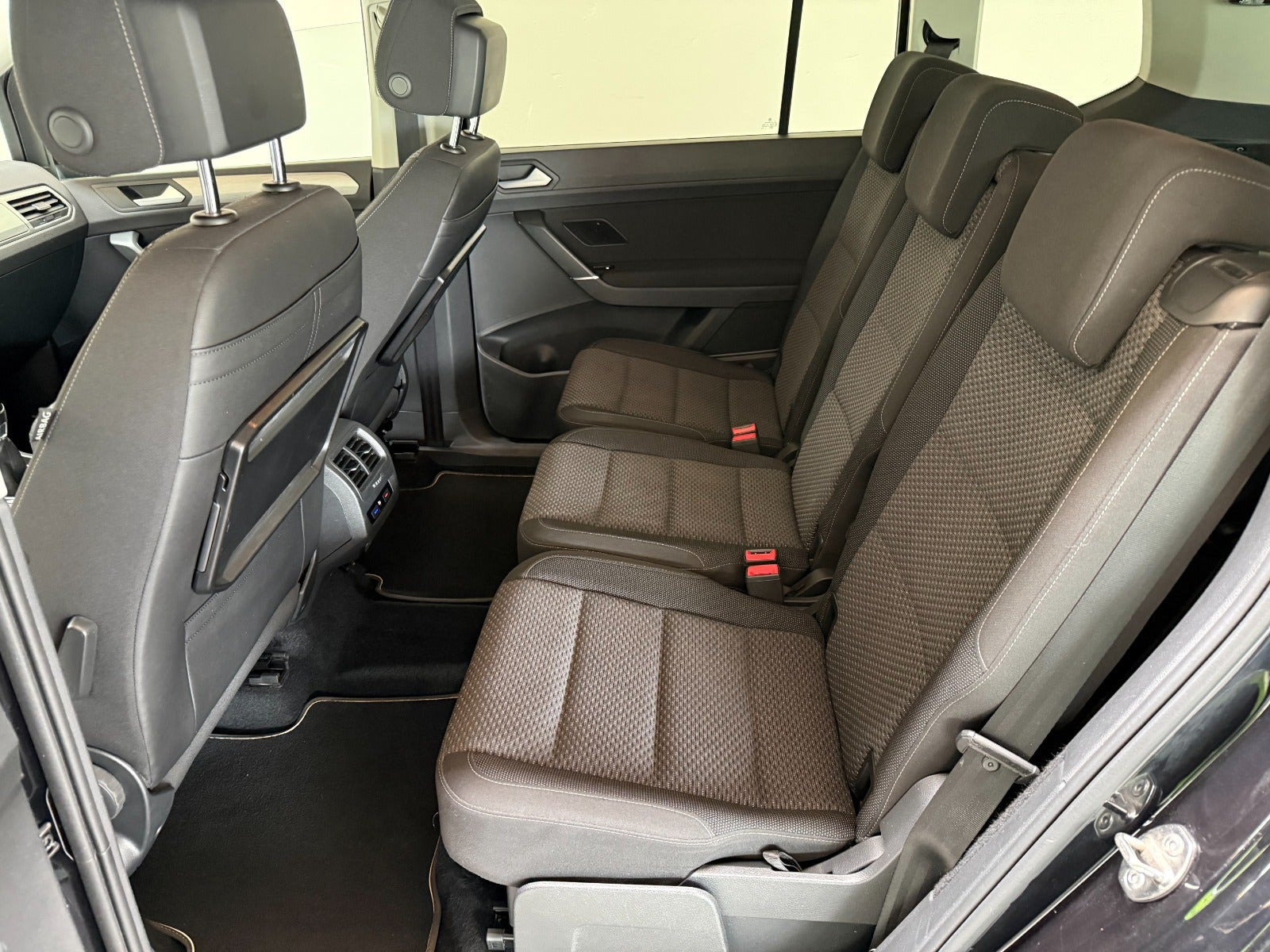 Sort VW Touran fra 2017