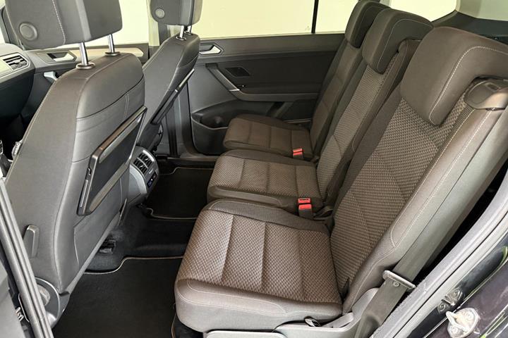 Sort VW Touran fra 2017