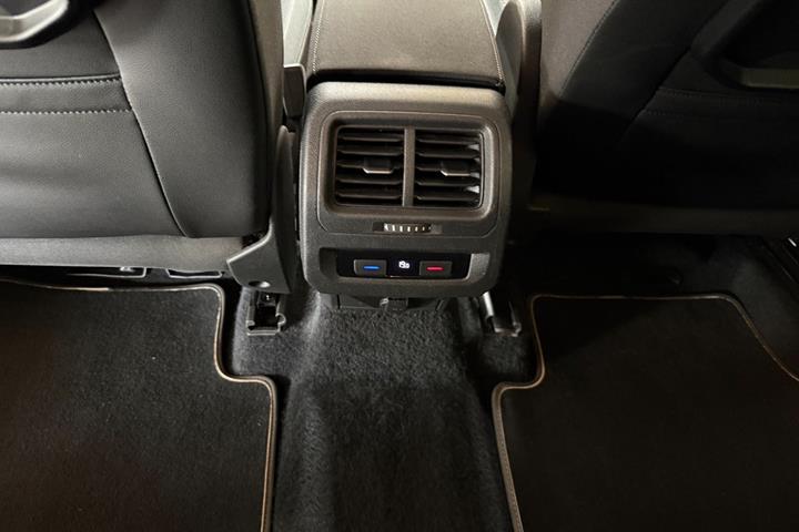 Sort VW Touran fra 2017