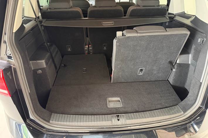 Sort VW Touran fra 2017