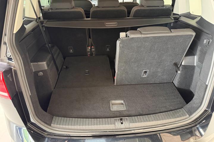 Sort VW Touran fra 2017
