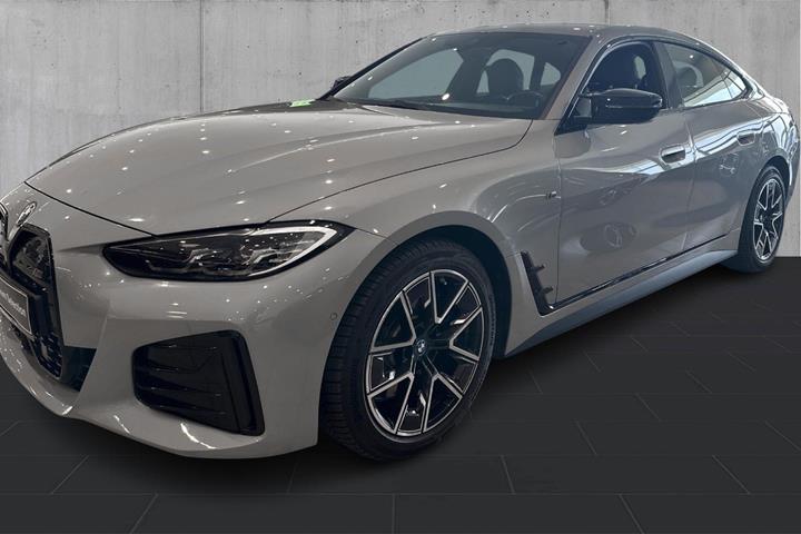 Grå BMW i4 fra 2024