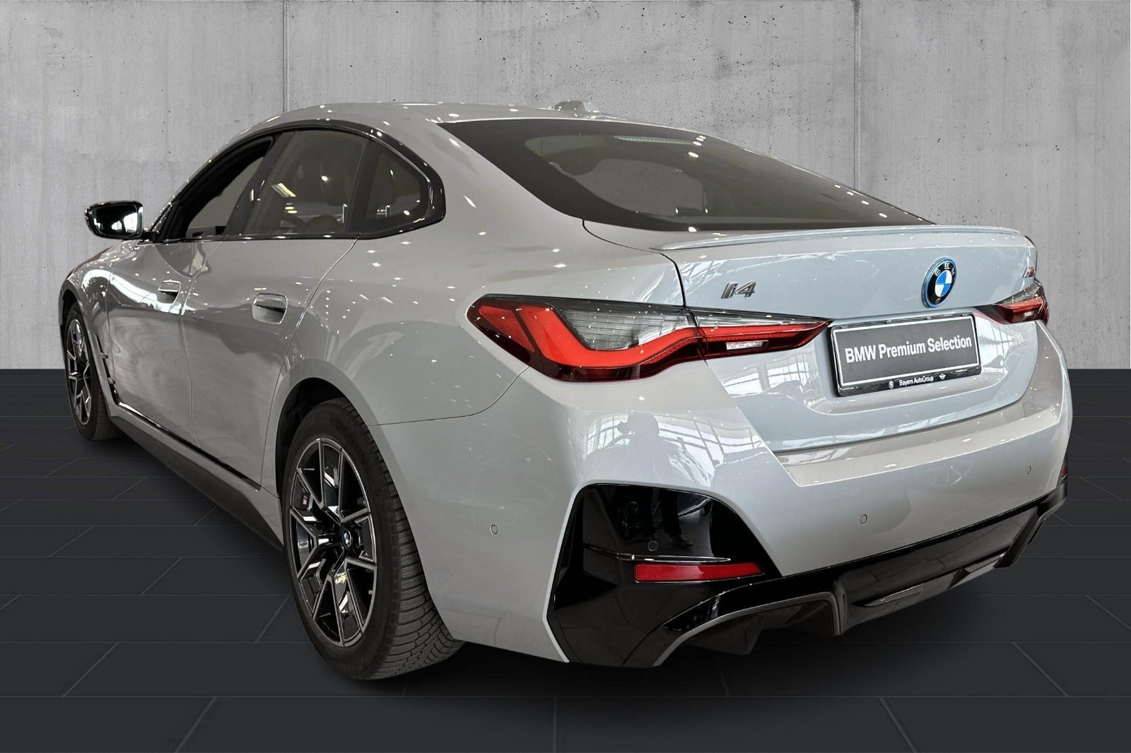 Grå BMW i4 fra 2024