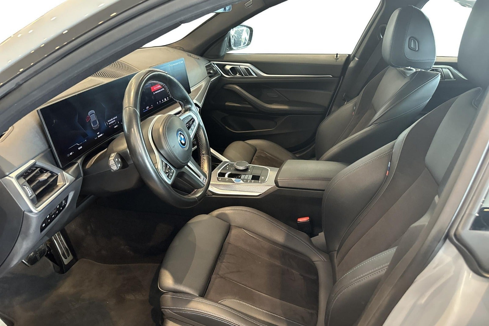 Grå BMW i4 fra 2024