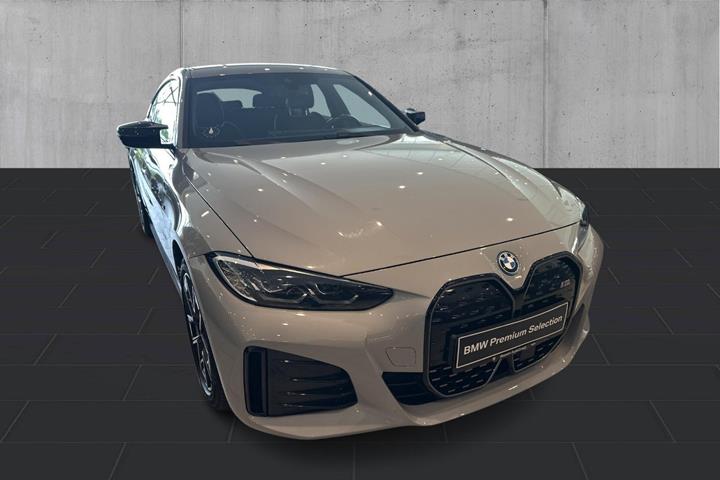 Grå BMW i4 fra 2024
