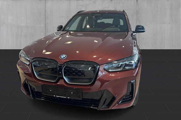 Grå BMW iX3 fra 2024