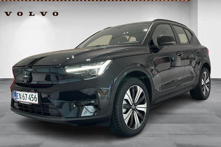 Sort Volvo EX40 fra 2026 set udefra