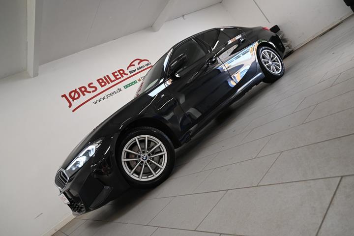 Sort BMW 320e fra 2024