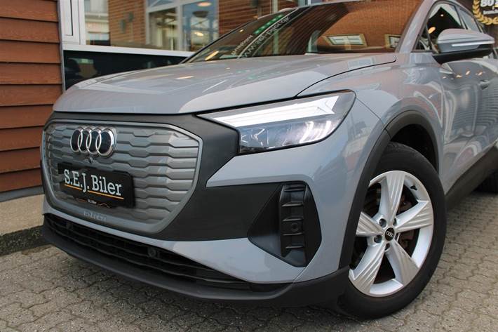 Grå Audi Q4 e-tron fra 2022