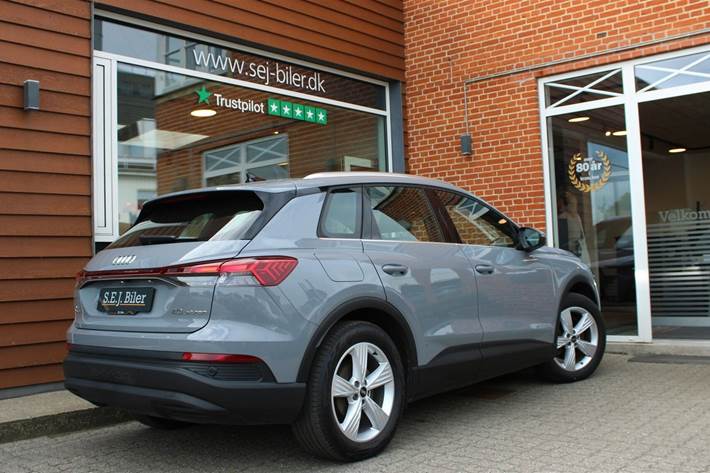 Grå Audi Q4 e-tron fra 2022