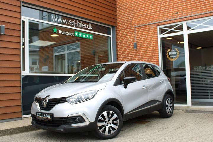 Sølv Renault Captur fra 2018