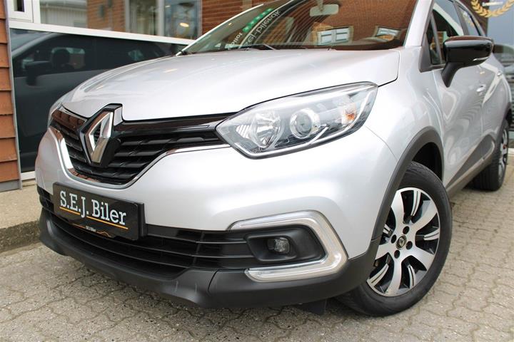 Sølv Renault Captur fra 2018