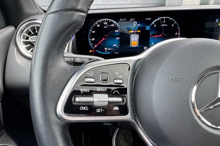 Sølv Mercedes GLB220 d fra 2022