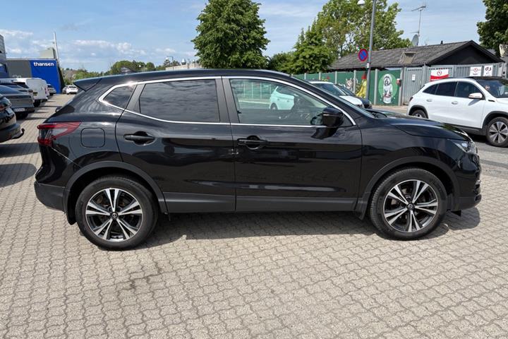 Sort Nissan Qashqai fra 2020