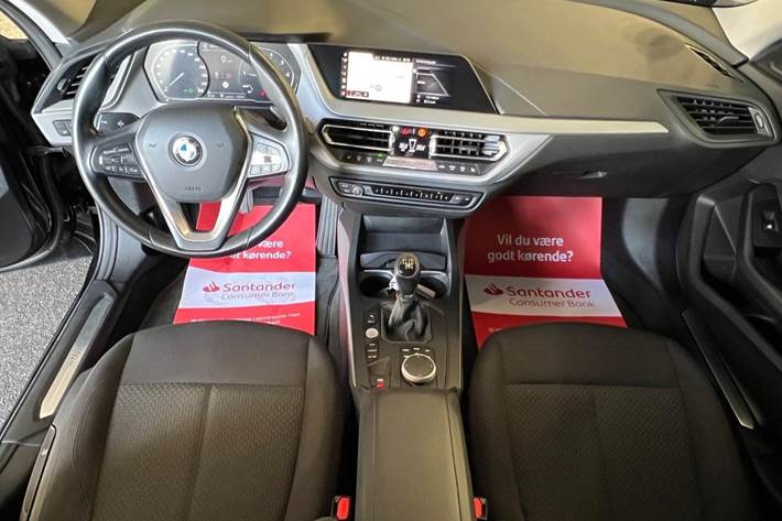 Sort BMW 218i fra 2020