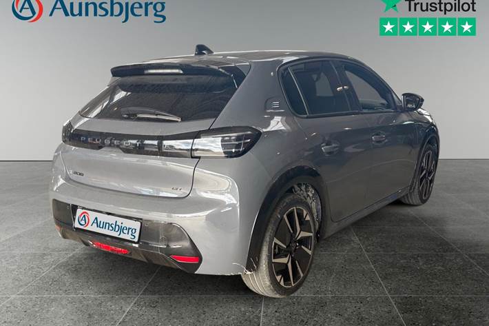 Grå Peugeot e-208 fra 2025