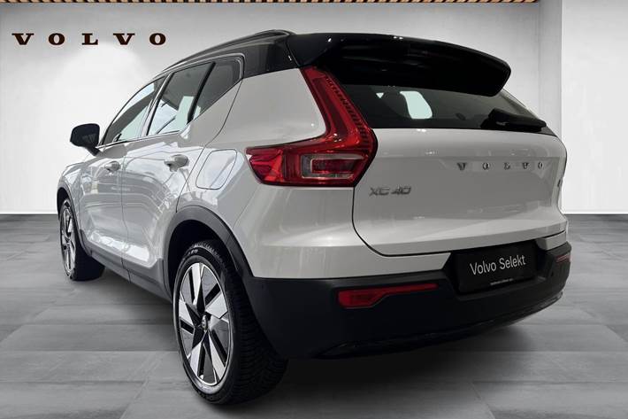 Hvid Volvo XC40 fra 2023