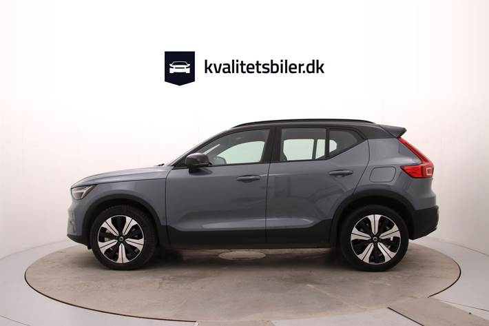 Grå Volvo XC40 fra 2023