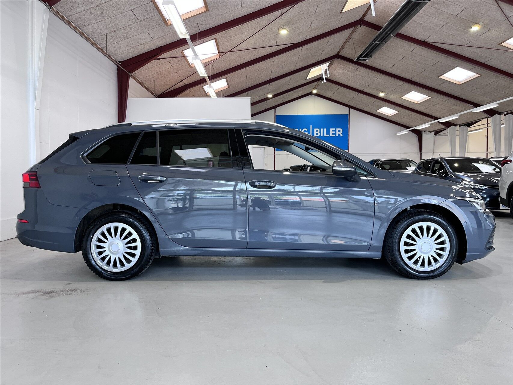 Grå VW Golf fra 2021