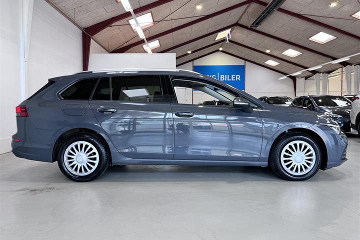 Grå VW Golf fra 2021