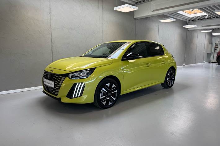 Gul Peugeot e-208 fra 2025