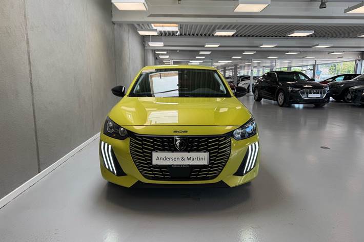 Gul Peugeot e-208 fra 2025