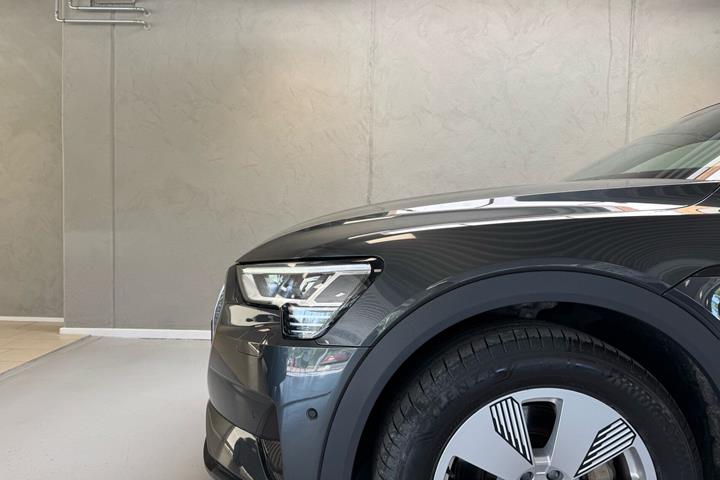 Grå Audi e-tron fra 2022