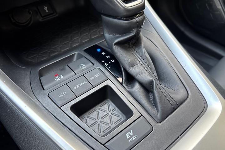 Sort Toyota RAV4 fra 2021