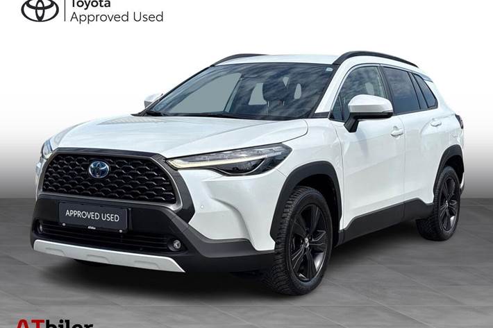 Hvid Toyota Corolla Cross fra 2023 set udefra