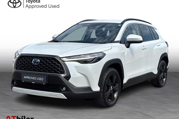 Hvid Toyota Corolla Cross fra 2023 set udefra