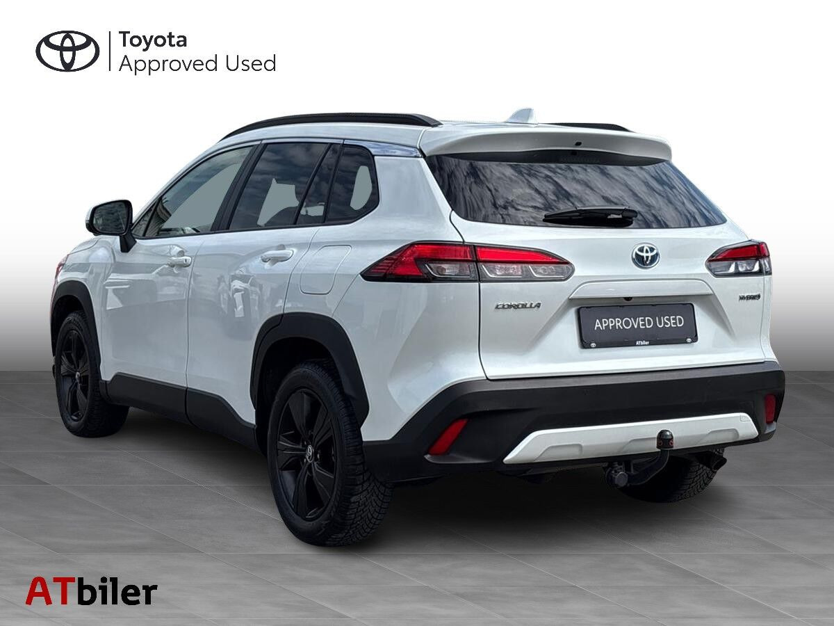 Hvid Toyota Corolla Cross fra 2023