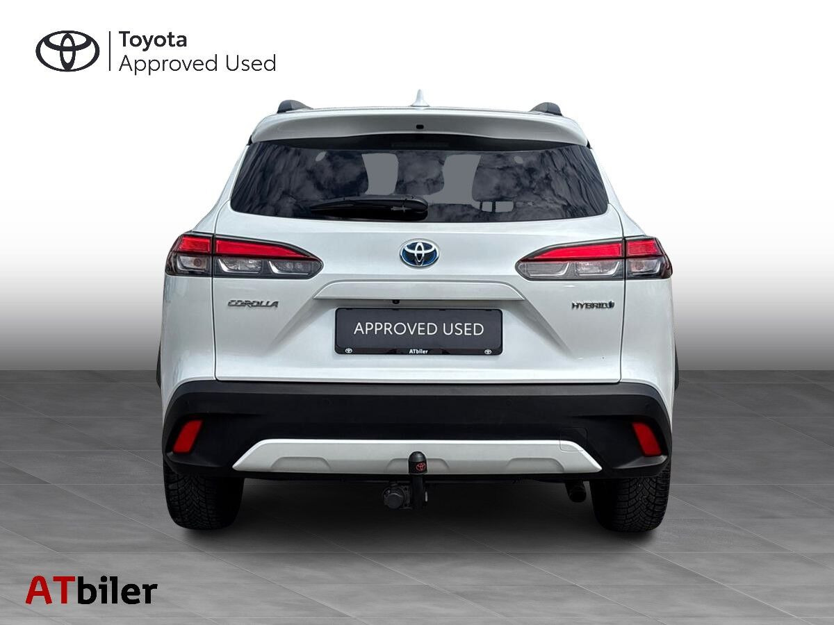 Hvid Toyota Corolla Cross fra 2023