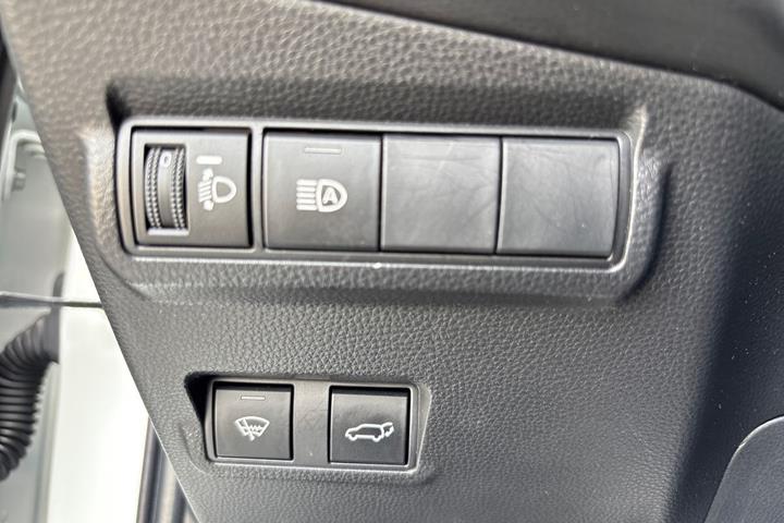 Hvid Toyota Corolla Cross fra 2023