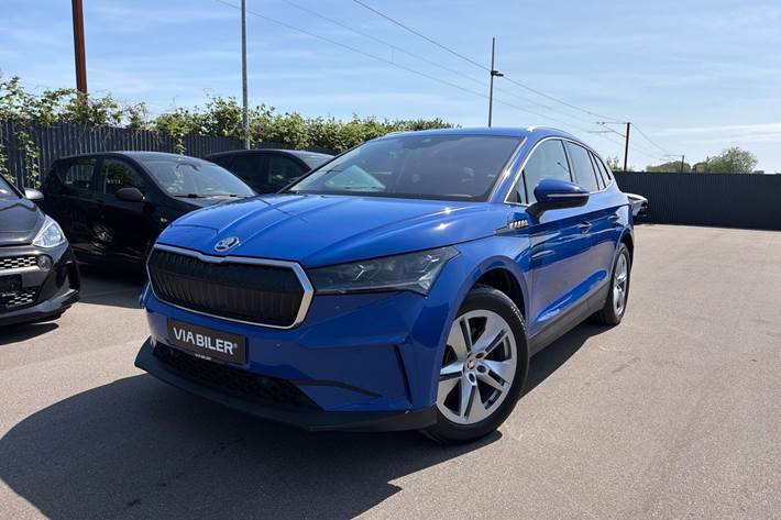 Blå Skoda Enyaq fra 2023
