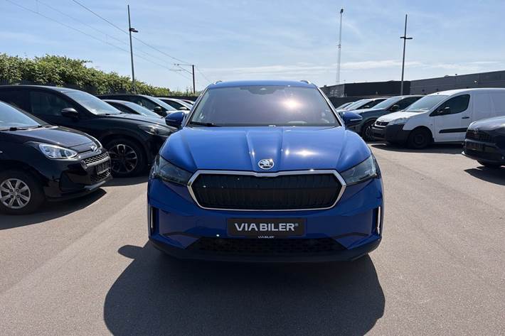 Blå Skoda Enyaq fra 2023