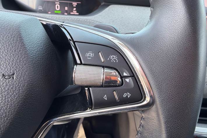 Blå Skoda Enyaq fra 2023