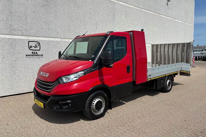 Rød Iveco Daily fra 2023