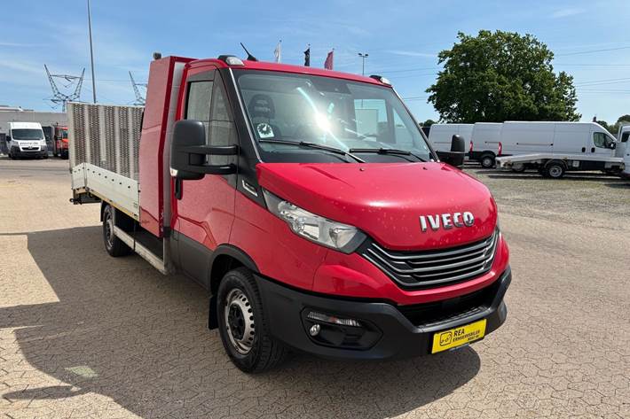 Rød Iveco Daily fra 2023