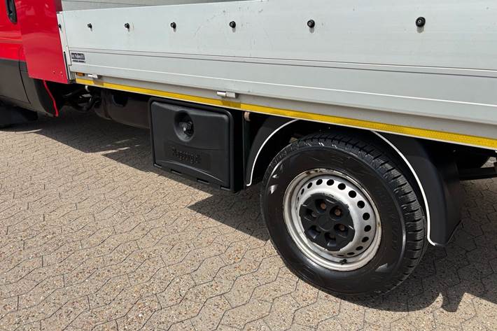Rød Iveco Daily fra 2023