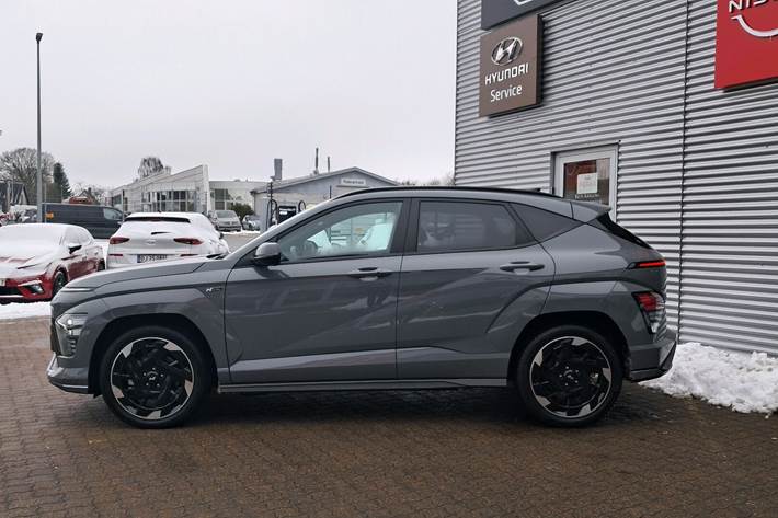Grå Hyundai Kona fra 2025