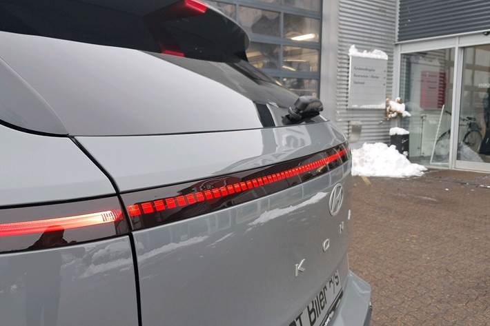 Grå Hyundai Kona fra 2025