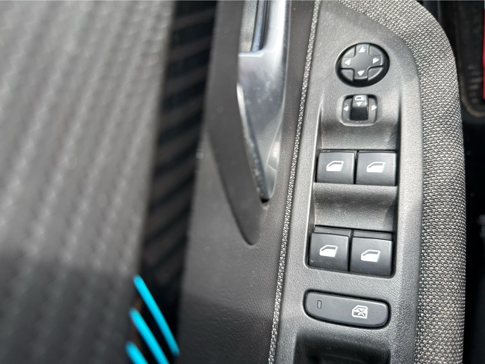 Hvid Peugeot e-208 fra 2021