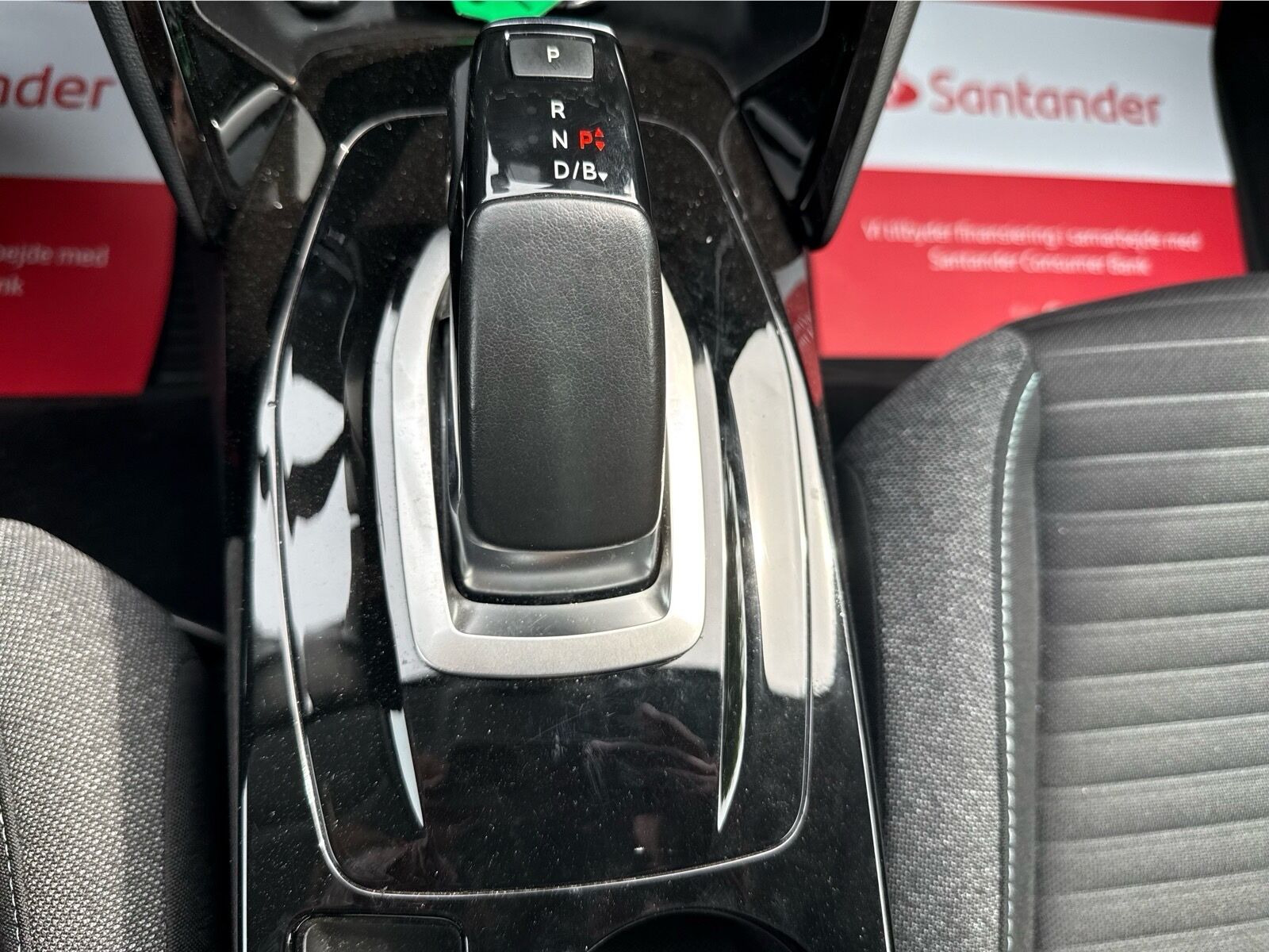 Hvid Peugeot e-208 fra 2021