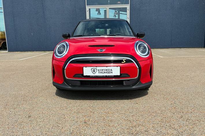 Rød Mini Cooper fra 2023