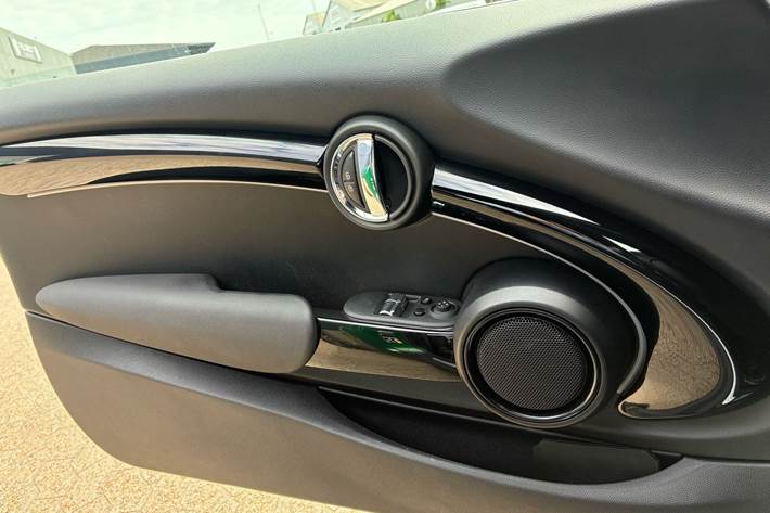 Grøn Mini Cooper fra 2023