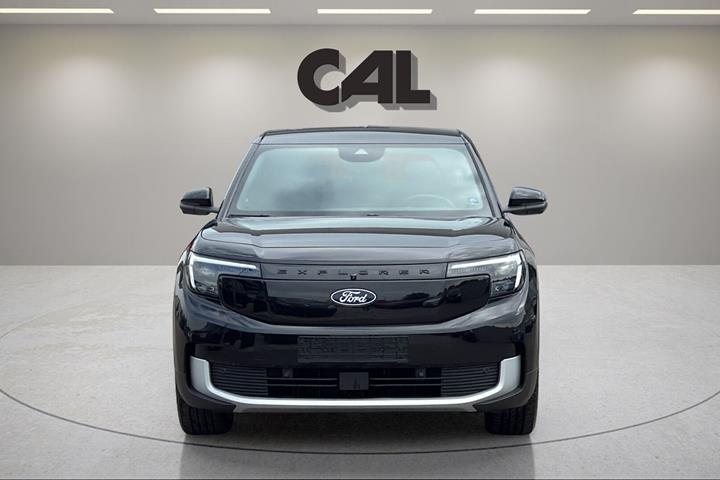 Sort Ford Explorer fra 2025