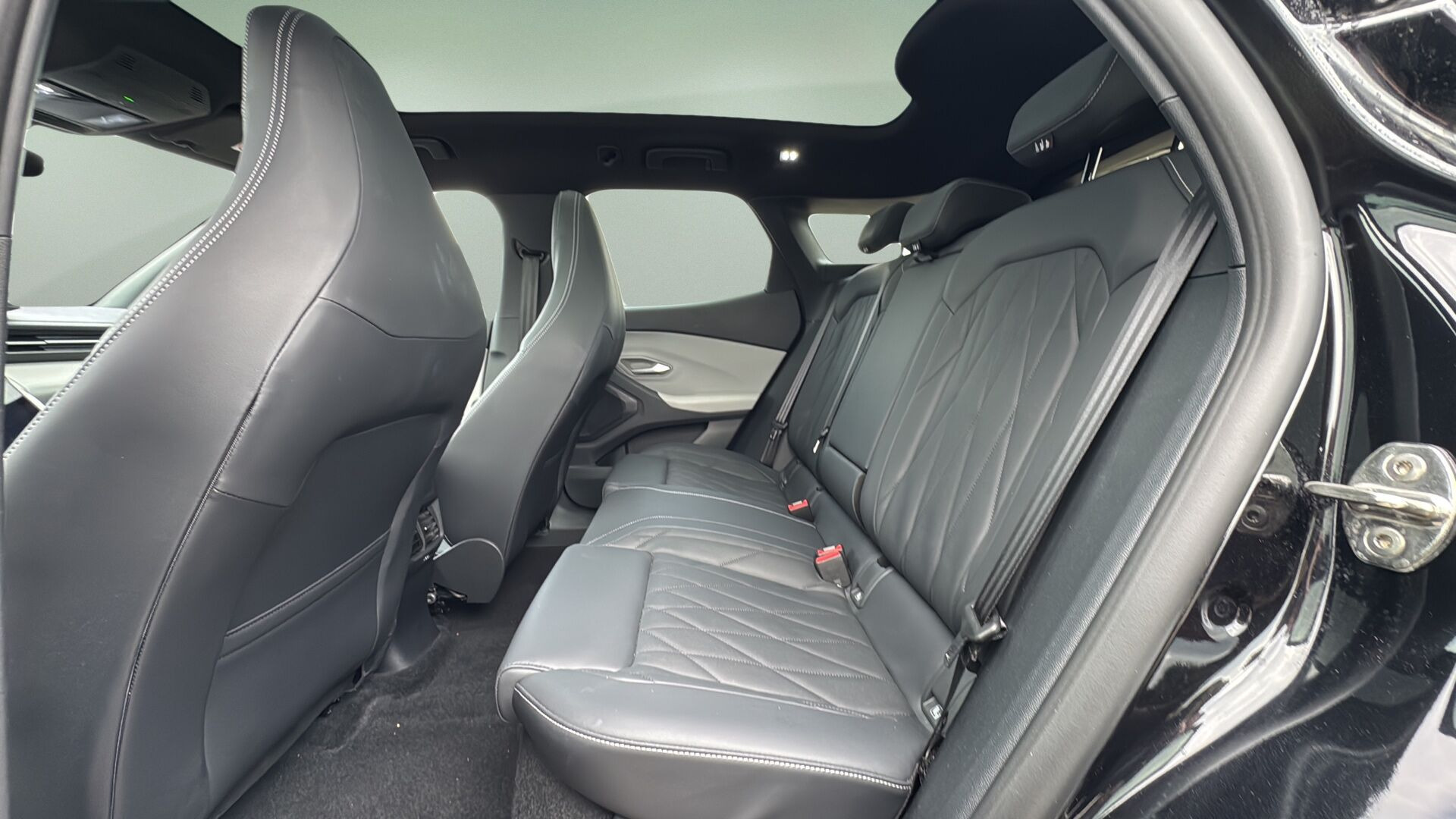 Sort Ford Explorer fra 2025