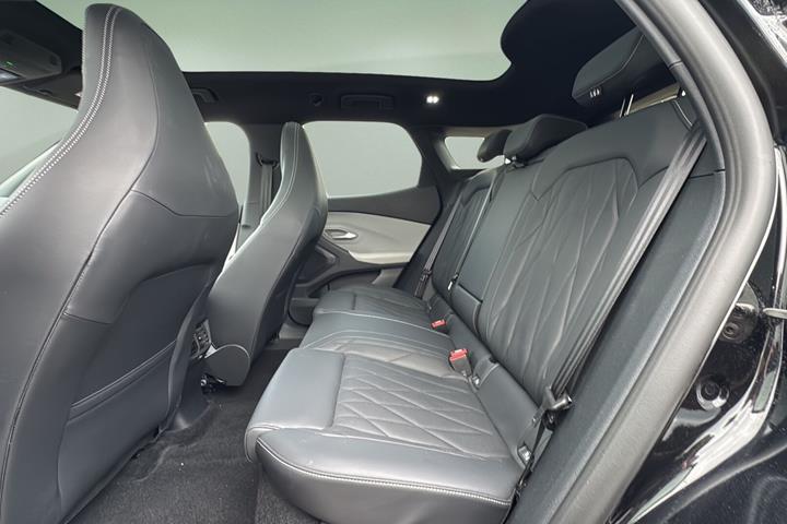 Sort Ford Explorer fra 2025