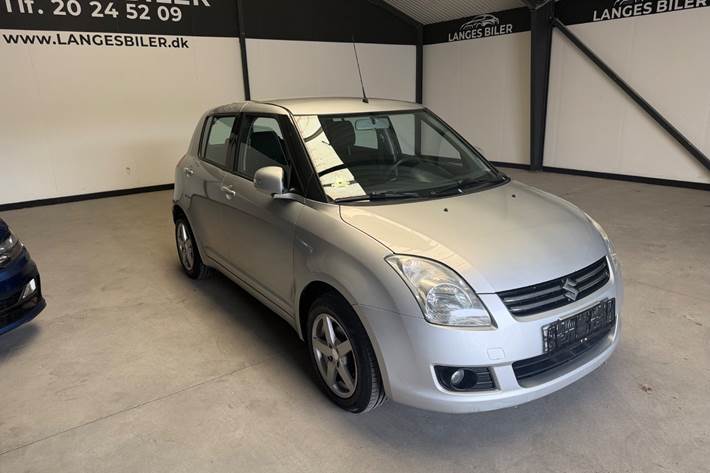 Sølv Suzuki Swift fra 2010