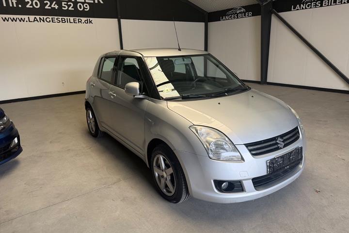 Sølv Suzuki Swift fra 2010